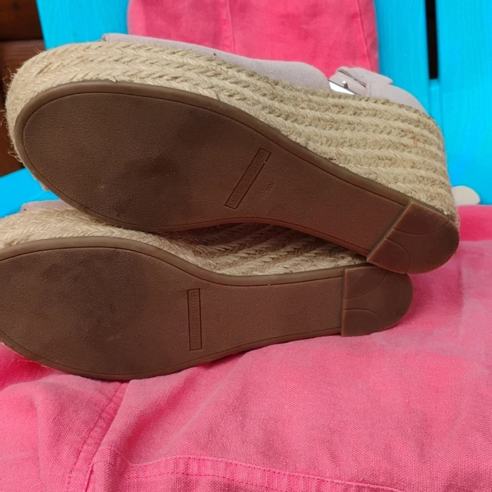 Marc Fisher PINK Wedge SANDALS Like New  Sz  8.5